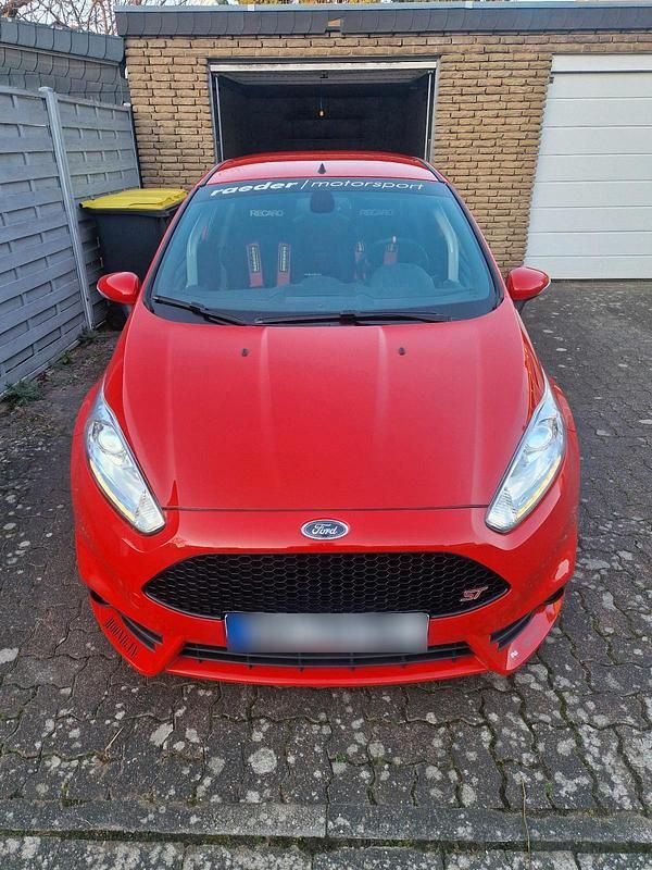 Gebraucht Ford Fiesta ST 182 PS (133 kW) 2016 Rot Coupé