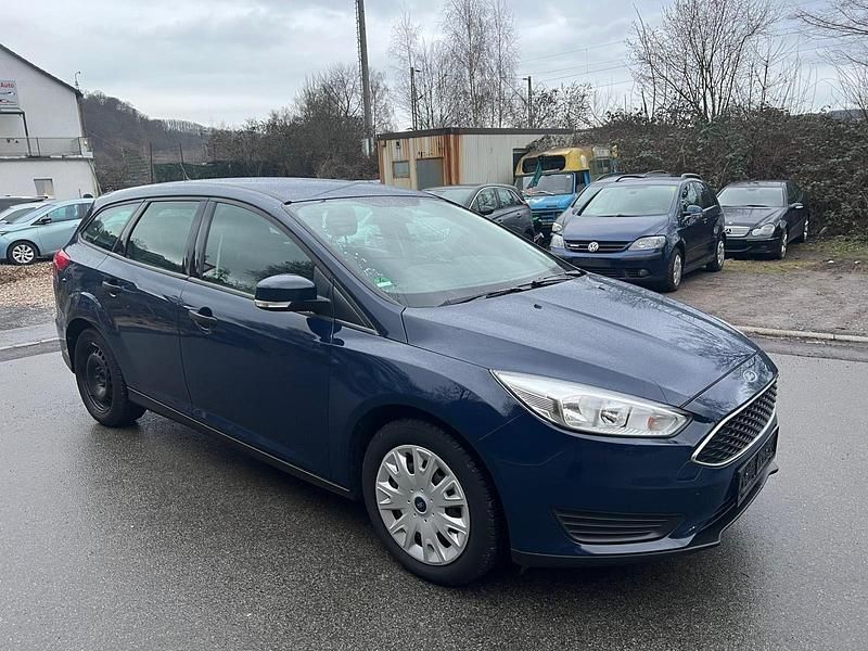 Gebraucht Ford Focus Ambiente 86 PS (63 kW) 2015 Blau Kombi