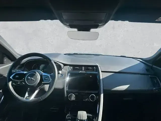 Używany Jaguar E-Pace R-Dynamic 204 KM (150 kW) 2023 Srebrny SUV