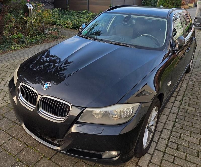 Schwarz Gebraucht 2010 BMW 320 Kombi | 4.400 € (Guter Preis) - Bild 1/4