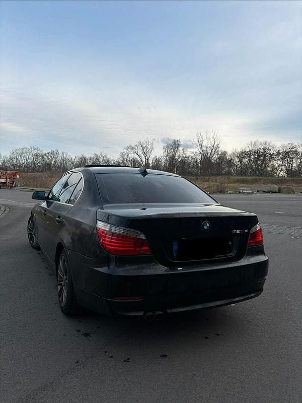 Gebraucht BMW 525 197 PS (144 kW) 2009 Schwarz Limousine