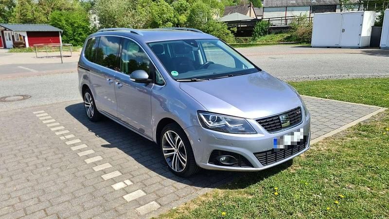 Grau Gebraucht 2019 Seat Alhambra FR-Line Van / Kleinbus | 24.500 € (Teuer) - Bild 1/4