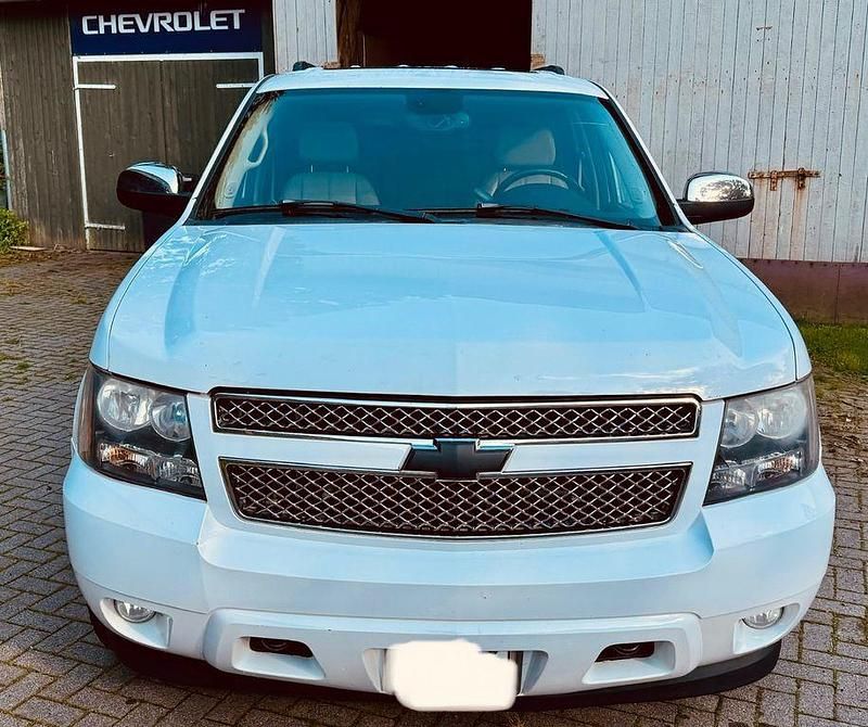 Weiß Gebraucht 2008 Chevrolet Tahoe LTZ SUV | 15.890 € (Guter Preis) - Bild 1/4