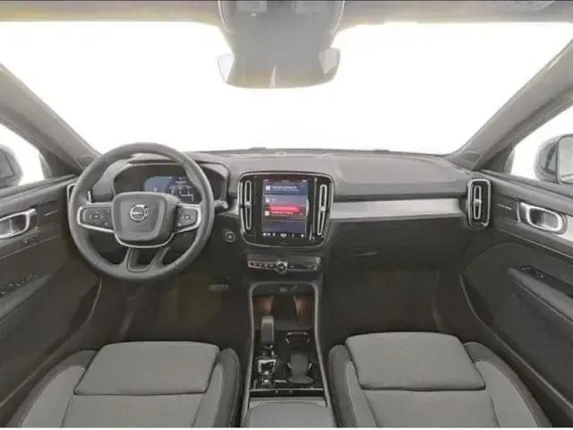 Gebraucht Volvo XC40 Plus 163 PS (119 kW) 2025 Schwarz SUV