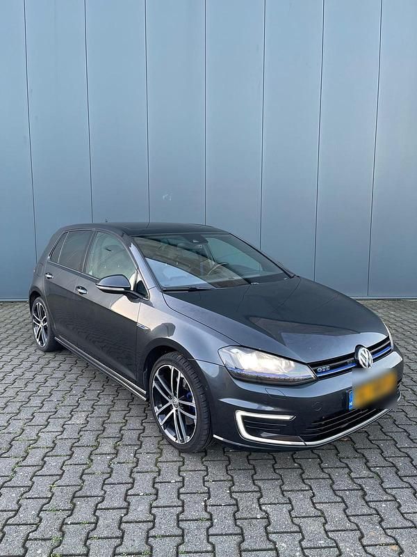 Schwarz Gebraucht 2015 VW Golf VII GTE Kleinwagen | 8.999 € (Fairer Preis) - Bild 1/4