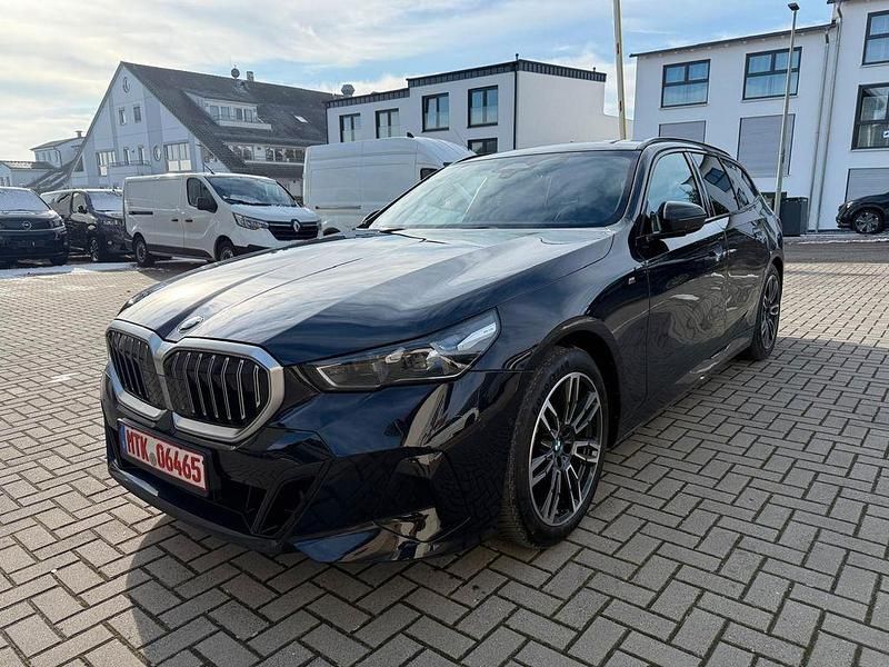 Gebraucht BMW 520 M Sport 197 PS (144 kW) 2025 Schwarz Kombi