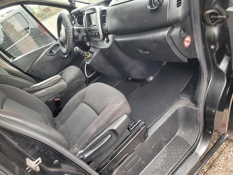 Gebraucht Opel Vivaro 140 PS (102 kW) 2015 Schwarz Van / Kleinbus