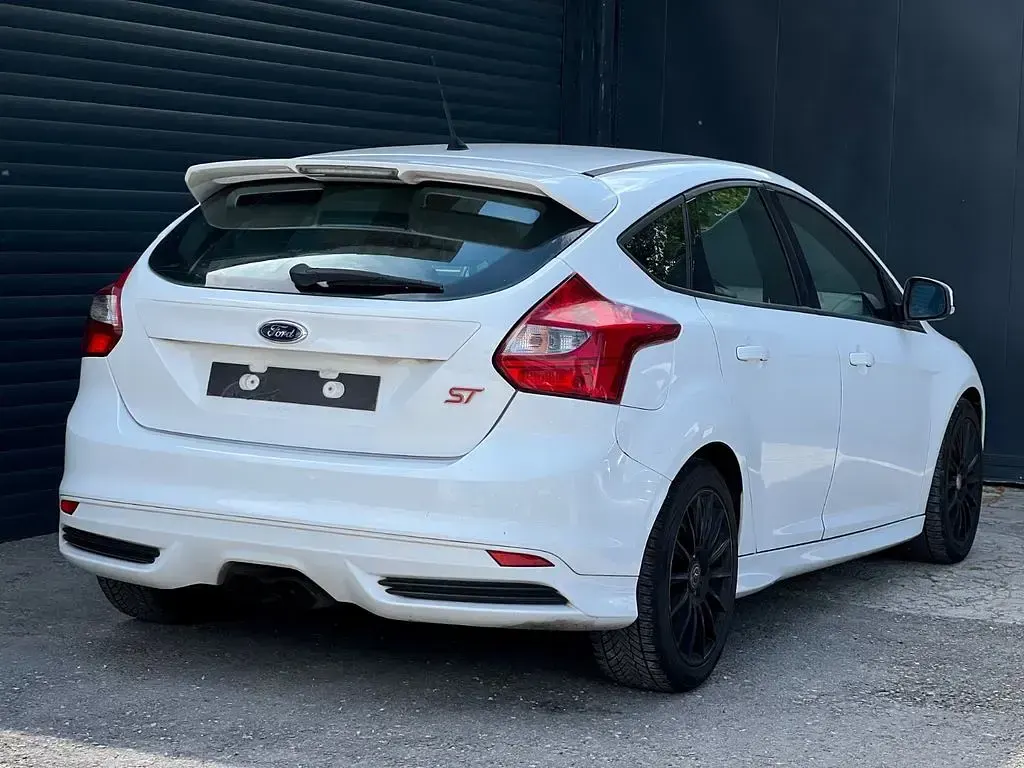 Gebraucht Ford Focus ST 250 PS (183 kW) 2014 Weiß Limousine