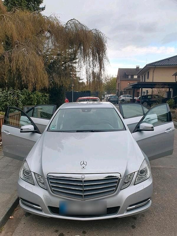 Gebraucht Mercedes E200 136 PS (100 kW) 2010 Grau Limousine