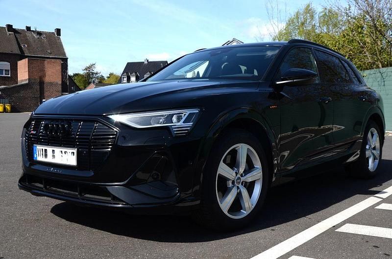 Gebraucht Audi e-tron S-Line 230 kW (313 PS) 2022 Schwarz SUV