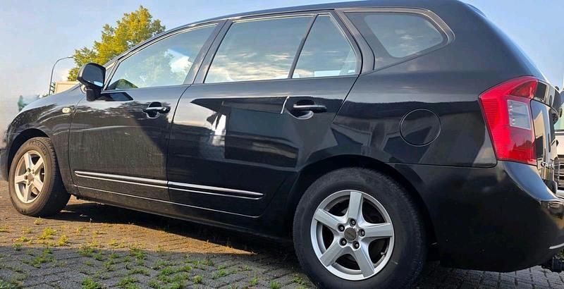 Schwarz Gebraucht 2007 Kia Carens Van / Kleinbus | 1.499 € (Superpreis) - Bild 1/4