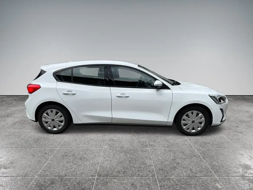 Gebraucht Ford Focus Trend 86 PS (63 kW) 2019 Frozen white Limousine