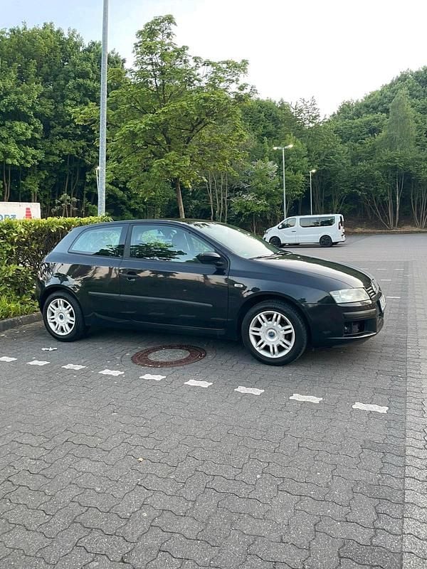 Gebraucht Fiat Stilo 95 PS (69 kW) 2005 Schwarz Kleinwagen