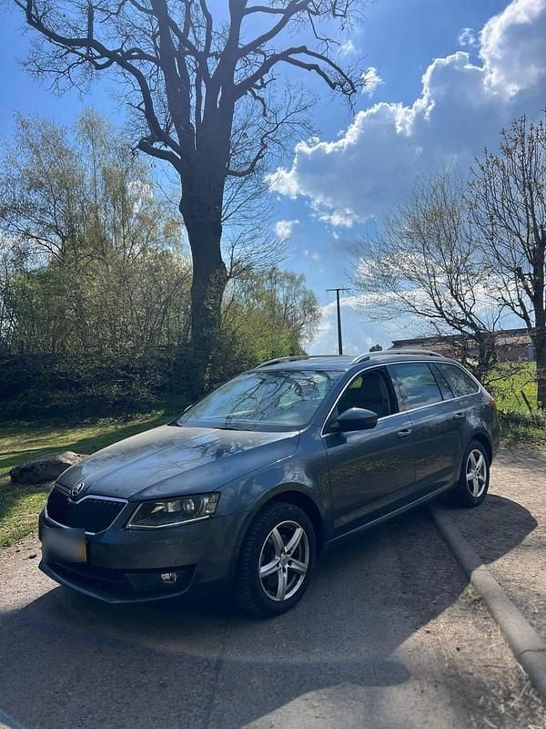 Gebraucht Skoda Octavia 180 PS (132 kW) 2014 Kleinwagen
