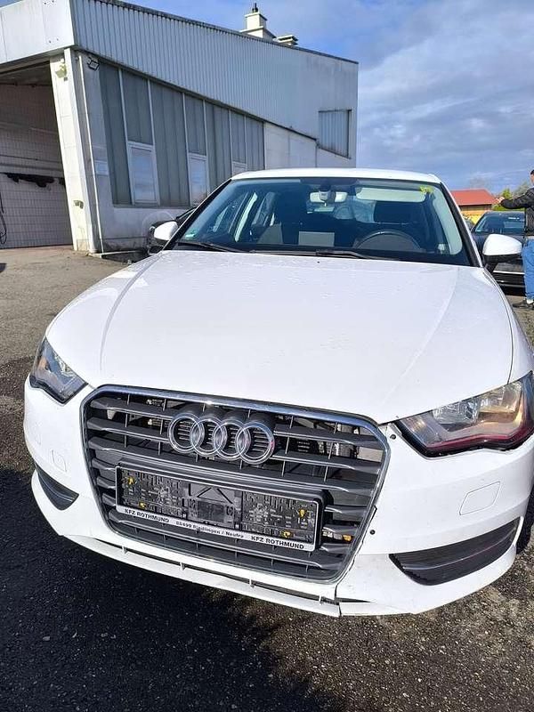 Ibisweiß Gebraucht 2015 Audi A3 Attraction Kleinwagen | 6.750 € (Guter Preis) - Bild 1/4