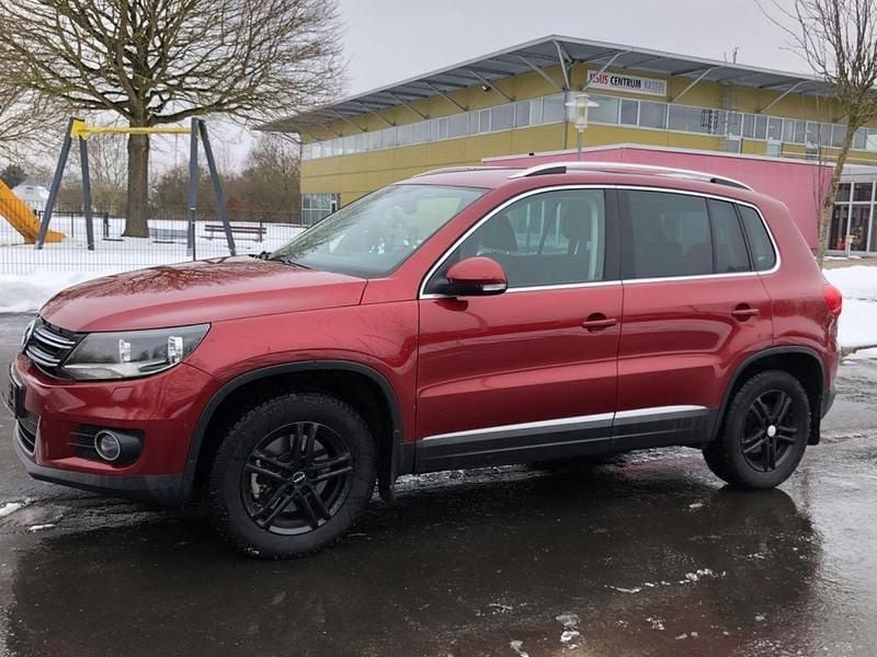 Rot Gebraucht 2013 VW Tiguan Sportline SUV | 7.800 € (Superpreis) - Bild 1/4