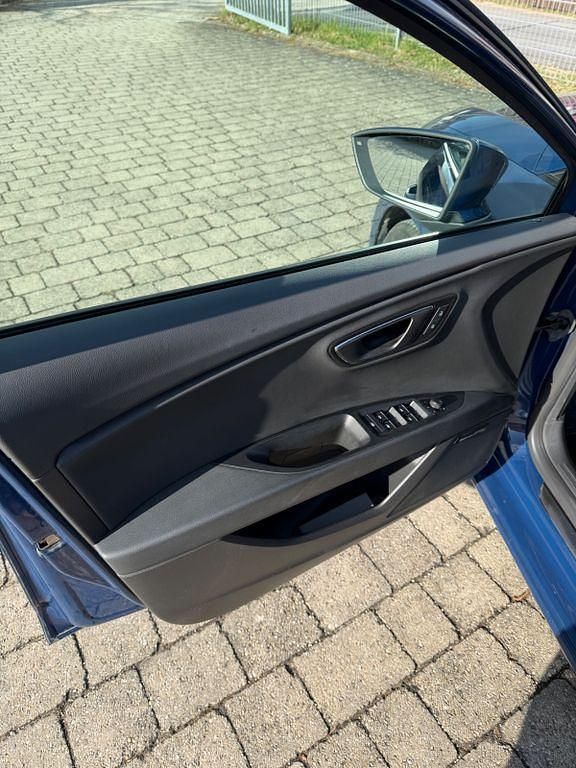 Używany Seat Leon FR 179 KM (131 kW) 2016 Niebieski Sedan/Limuzyna