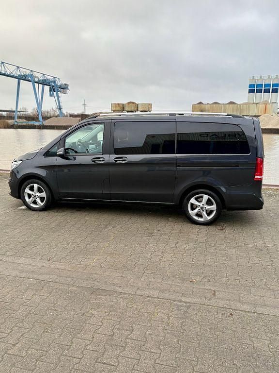 Gebraucht Mercedes V220 Avantgarde Edition 163 PS (119 kW) 2022 Schwarz Van / Kleinbus