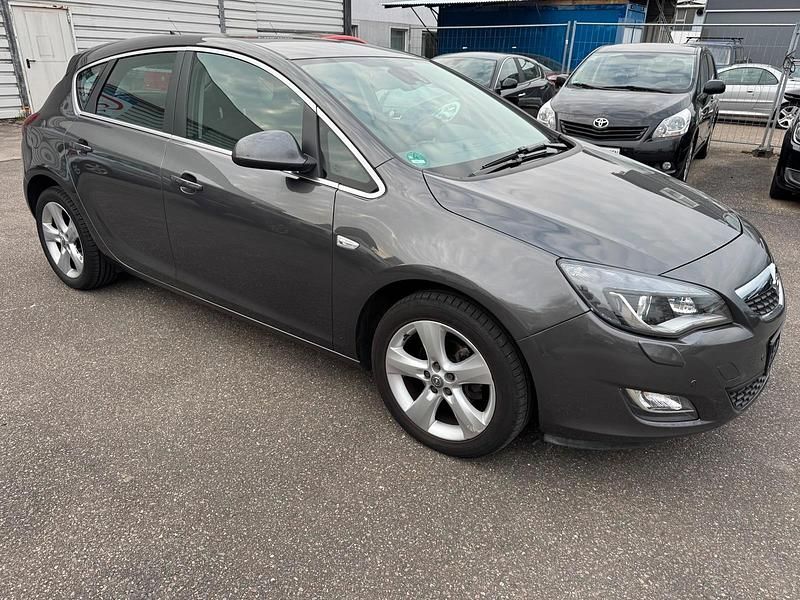 Gebraucht Opel Astra Sport 140 PS (102 kW) 2011 Grau Kleinwagen