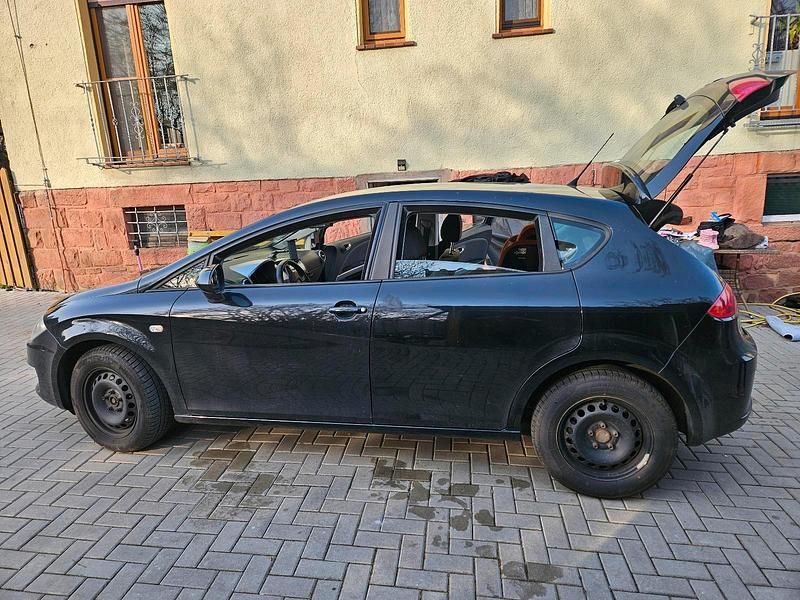 Gebraucht Seat Leon 105 PS (77 kW) 2011 Schwarz Kleinwagen