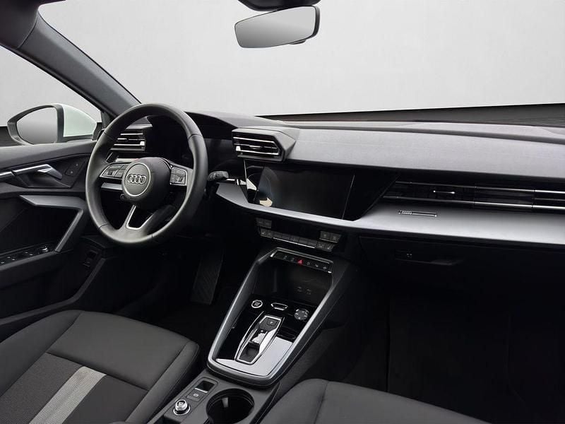 Second-hand Audi A3 Advanced 150 CP (110 kW) 2025 Alb Berlinǎ