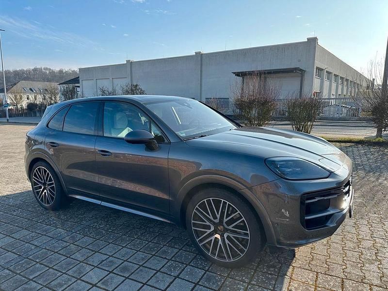 Grau Gebraucht 2025 Porsche Cayenne SUV | 127.500 € (Teuer) - Bild 1/4