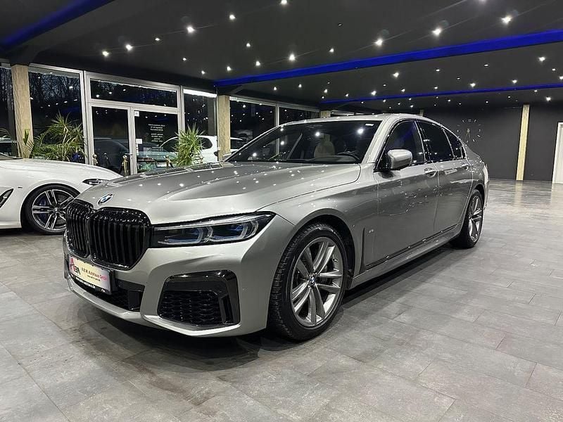 Grau Gebraucht 2022 BMW 730 M Sport Limousine | 52.890 € (Fairer Preis) - Bild 1/4