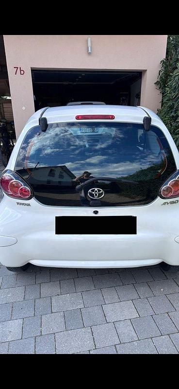 Weiß Gebraucht 2012 Toyota Aygo Kleinwagen | 1.299 € (Guter Preis) - Bild 1/4