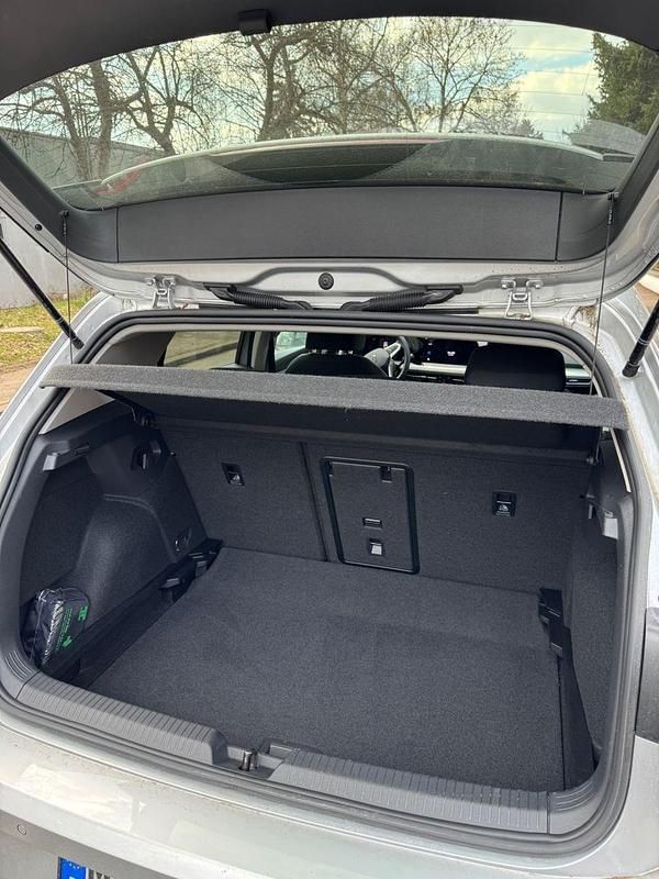 Gebraucht VW Golf VIII Move 110 PS (80 kW) 2024 Silber Kleinwagen