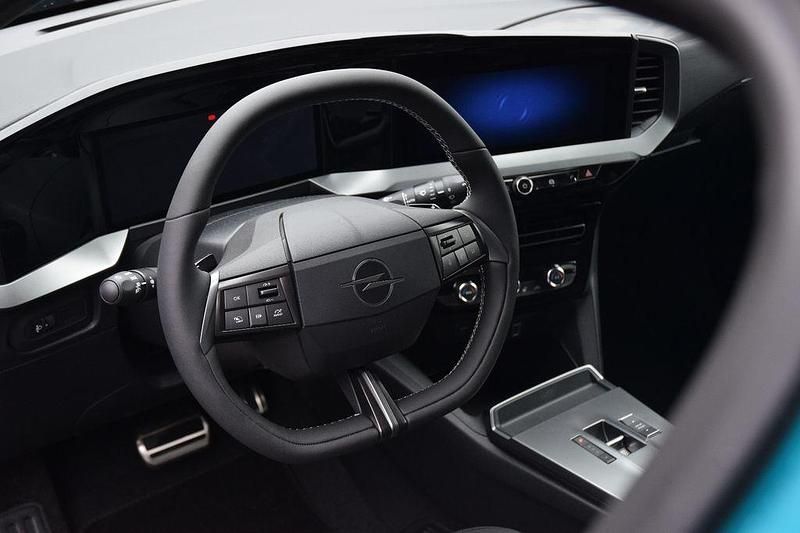 Neu Opel Mokka 145 PS (106 kW) 2025 Grün SUV