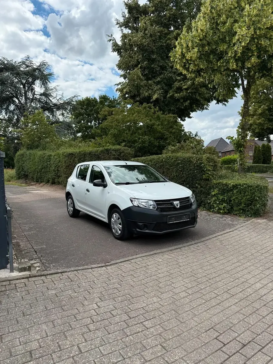 Gebraucht Dacia Sandero 75 PS (55 kW) 2013 Weiß Kleinwagen