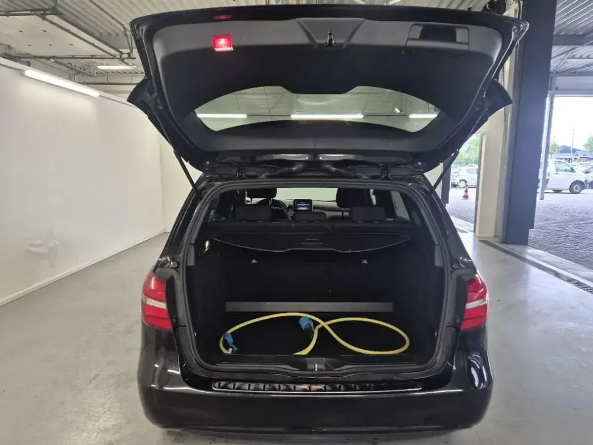 Gebraucht Mercedes B Electric Drive 131 kW (179 PS) 2015 Schwarz Van / Kleinbus