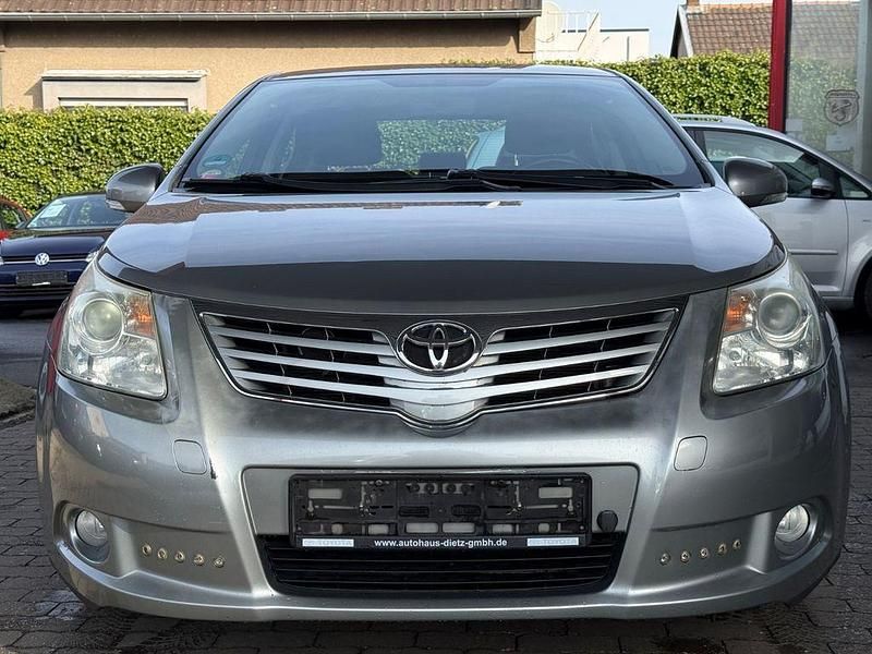 Gebraucht Toyota Avensis Edition 147 PS (108 kW) 2011 Silber Limousine