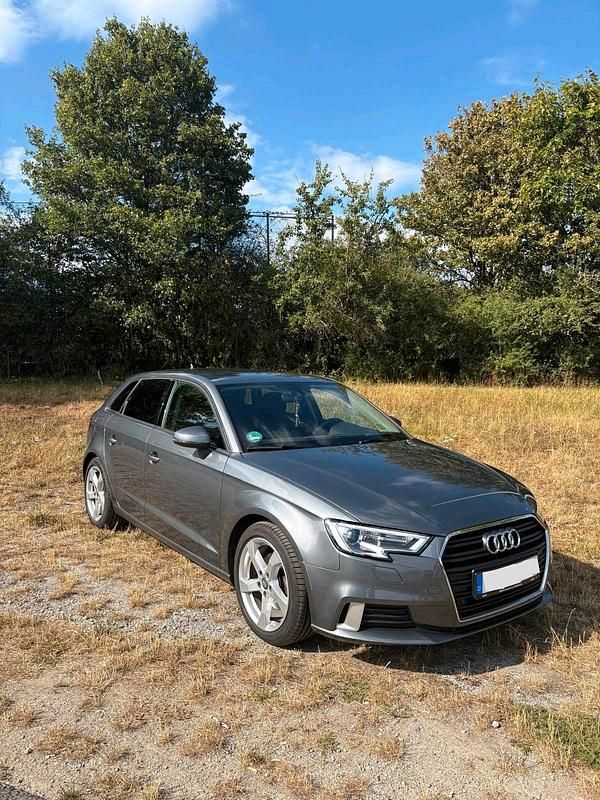 Gebraucht Audi A3 Comfort 116 PS (85 kW) 2018 Grau Limousine
