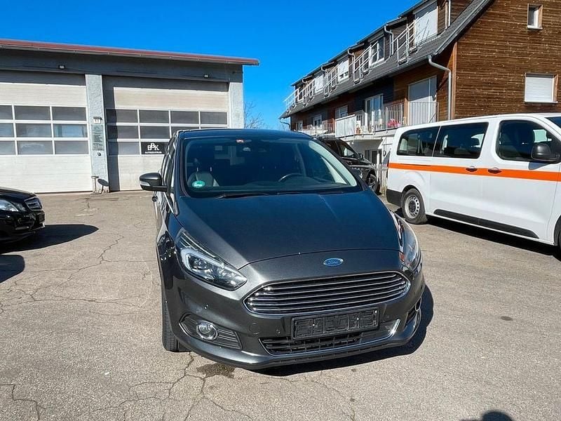 Gebraucht Ford S-MAX Titanium 179 PS (131 kW) 2017 Grau Van / Kleinbus