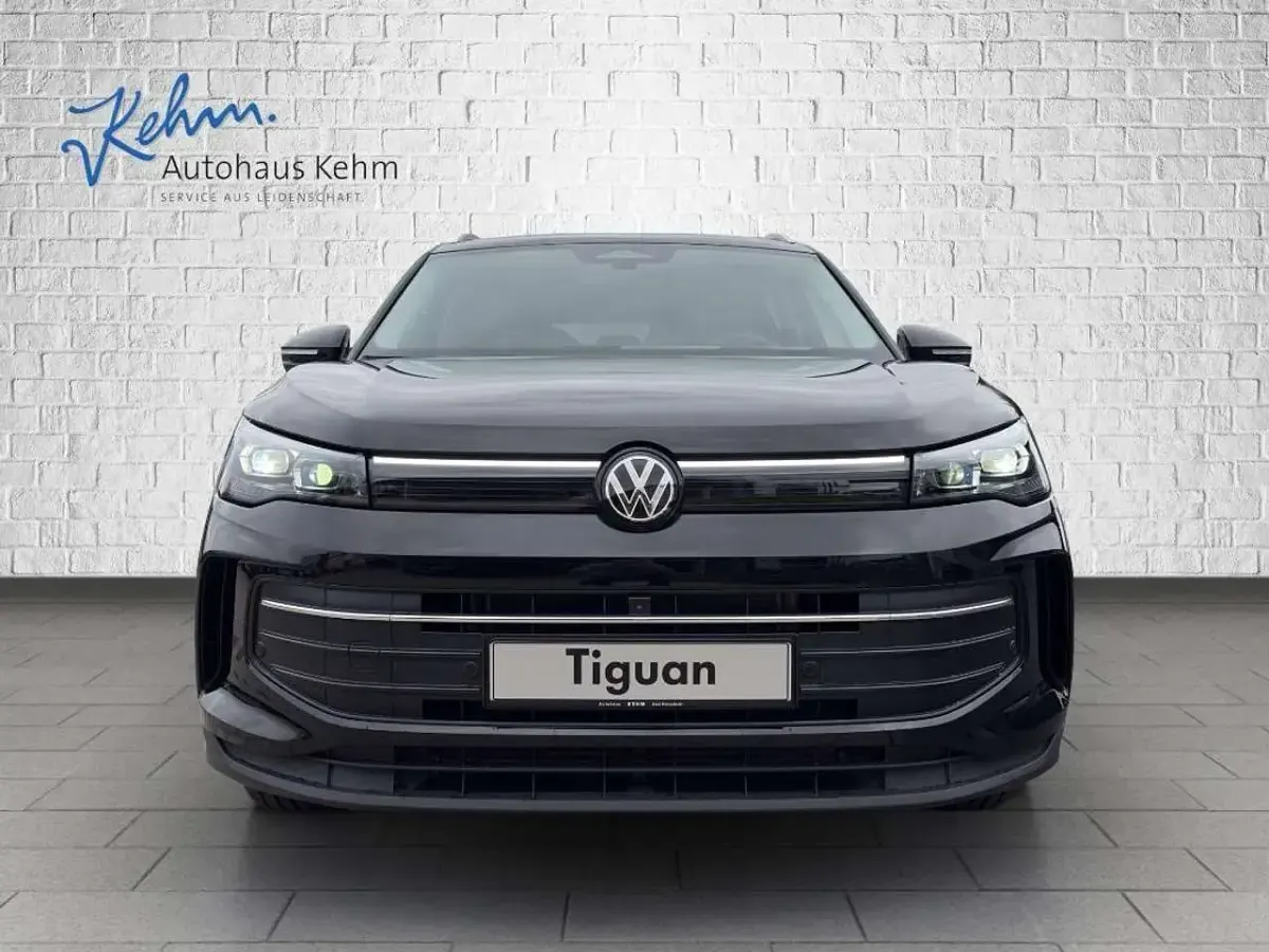 Neu VW Tiguan Life 150 PS (110 kW) 2026 Grenadillschwarz metallic SUV