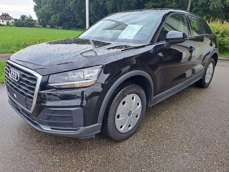 Brillantschwarz Gebraucht 2019 Audi Q2 Basis SUV | 17.900 € (Superpreis) - Bild 1/4