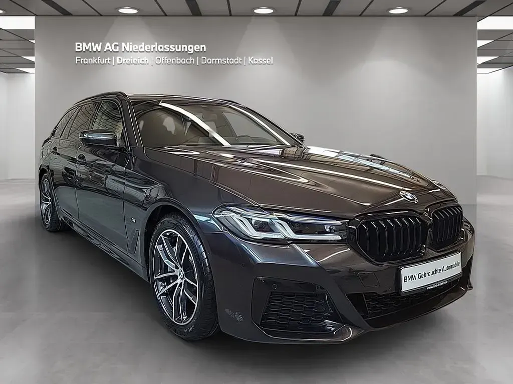 Gebraucht BMW 530 M Sport 245 PS (180 kW) 2023 Grau Limousine