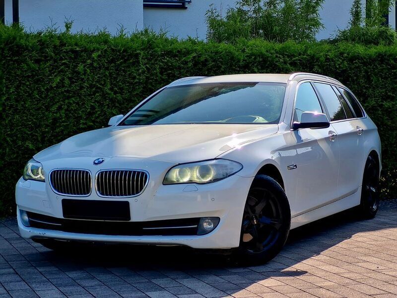 Weiß Gebraucht 2013 BMW 520 Comfort Edition Kombi | 7.900 € (Guter Preis) - Bild 1/4