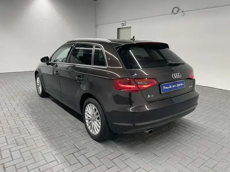Gebraucht Audi A3 Ambiente 110 PS (80 kW) 2015 Braun Limousine