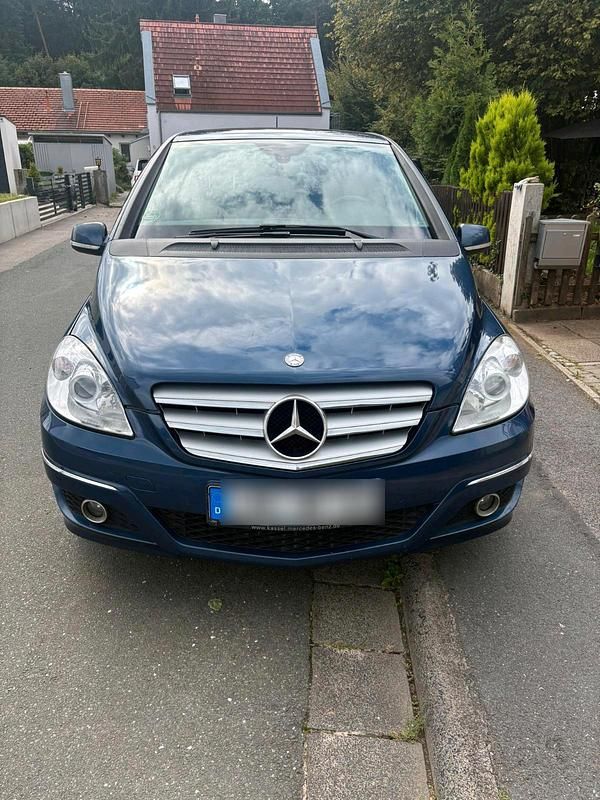 Blau Gebraucht 2010 Mercedes B200 Van / Kleinbus | 3.000 € (Etwas zu teuer) - Bild 1/4