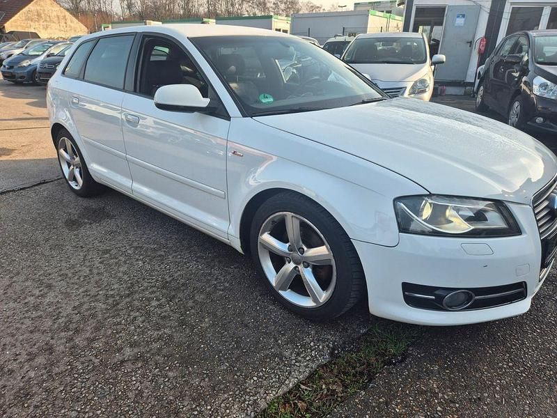 Gebraucht Audi A3 S-Line 105 PS (77 kW) 2011 Weiß Kleinwagen