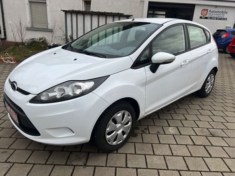 Weiß Gebraucht 2011 Ford Fiesta Trend Kleinwagen | 3.890 € (Fairer Preis) - Bild 1/4