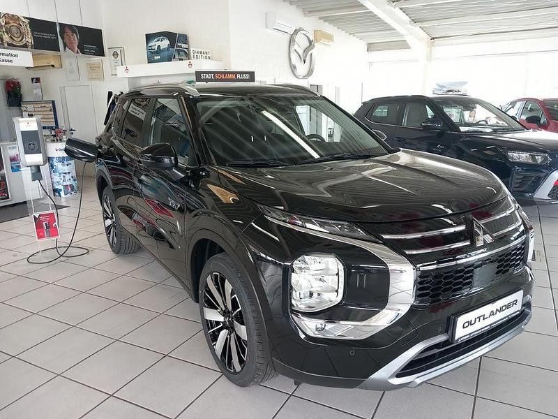 Kristallschwarz met. Neu 2025 Mitsubishi Outlander P-HEV Edition SUV | 53.990 € (Fairer Preis) - Bild 1/4
