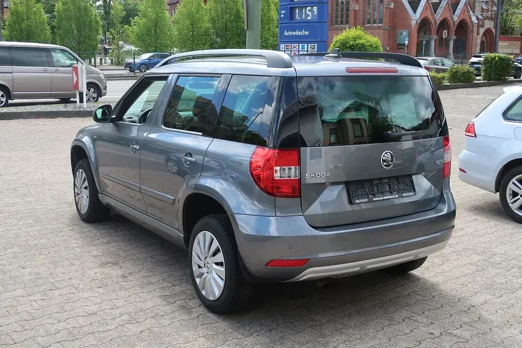 Gebraucht Skoda Yeti Drive 110 PS (80 kW) 2017 Grau SUV