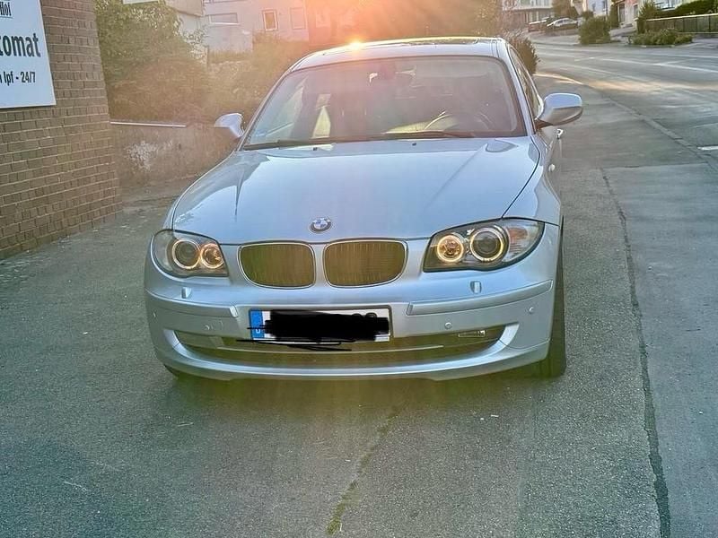 Silber Gebraucht 2011 BMW 120 Kleinwagen | 5.800 € (Superpreis) - Bild 1/4