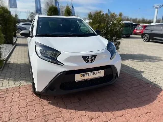 Weiß Gebraucht 2023 Toyota Aygo X SUV | 15.990 € (Fairer Preis) - Bild 1/4