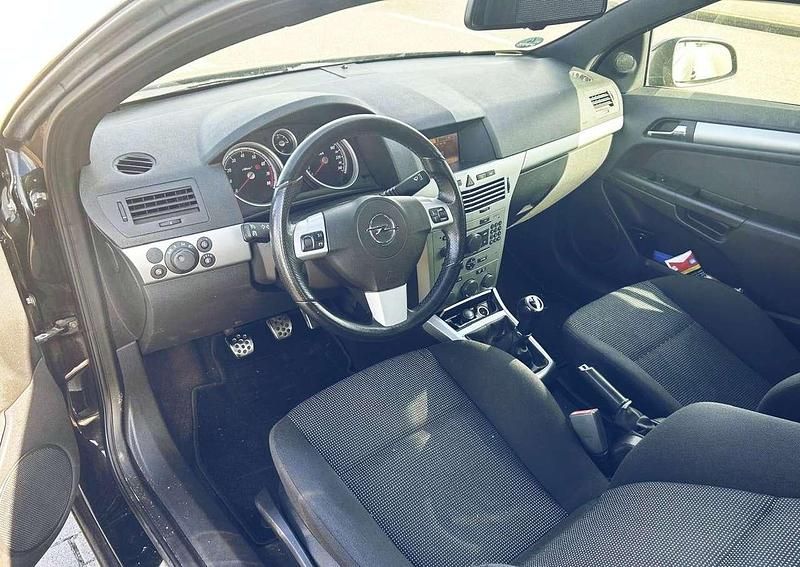 Schwarz Gebraucht 2007 Opel Astra Edition Coupé | 2.100 € (Guter Preis) - Bild 1/4