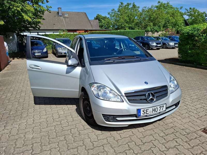 Silber Gebraucht 2009 Mercedes A160 Elegance Limousine | 3.333 € (Guter Preis) - Bild 1/4