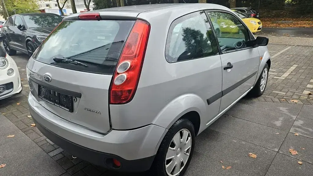 Gebraucht Ford Fiesta 60 PS (44 kW) 2005 Silber Kleinwagen